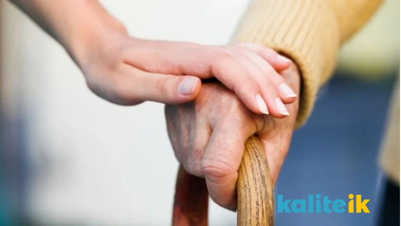 Hasta Bakıcı - Yaşlı Bakıcı Seçiminde Dikkat Edilmesi Gereken 10 Kritik Faktör
